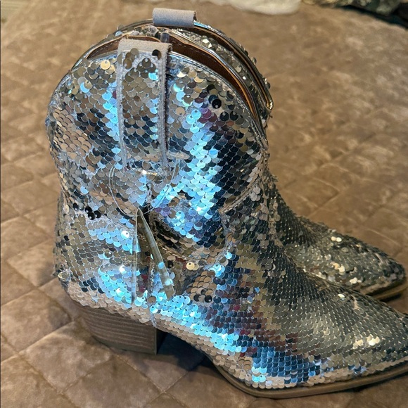 Dingo Shiny Silver Sequin Boots Size 7 - Picture 1 of 5